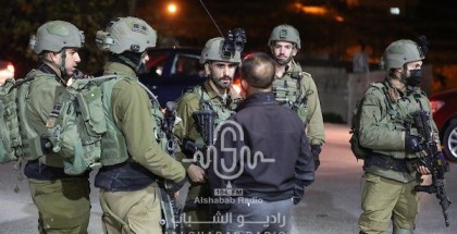 الاحتلال يعتقل 25 مواطنا من الضفة بينهم أطفال