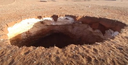 حفرة بعمق 60 مترا تظهر فجأة وتثير الرعب في المغرب
