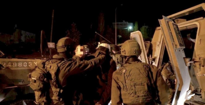 الاحتلال يعتقل 15 مواطنًا خلال حملة مداهمات واقتحامات بالضفة