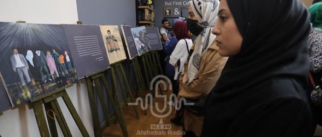 افتتاح معرض فني للشابة زينب الكولك التي فقدت 22 شخصًا من عائلتها خلال العدوان الأخير على غزة