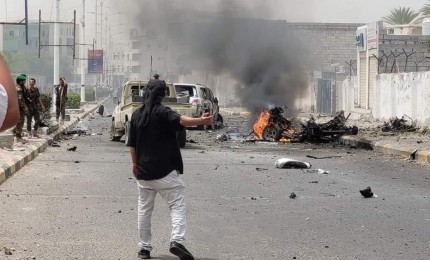 4 قتلى بتفجير استهدف مسؤولًا يمنيًا في لحج