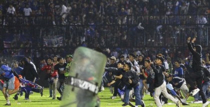 مقتل 129 شخصا في "أعمال شغب" خلال مباراة كرة قدم في أندونيسيا
