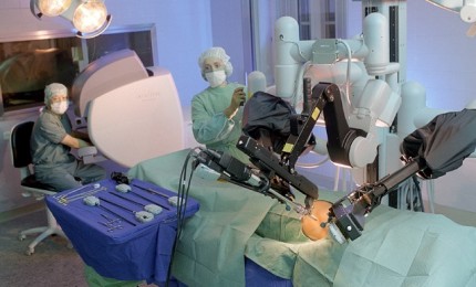 ثورة بعالم الجراحات الدقيقة.. السر في الروبوت "فيرسوس"
